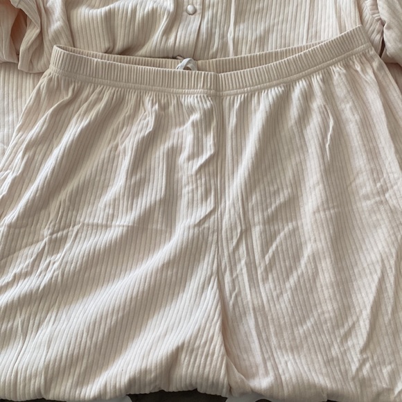 Jaclyn Smith Pajama Set - Picture 4 of 5